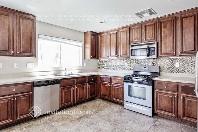 Photo - 686 Point Bluff St