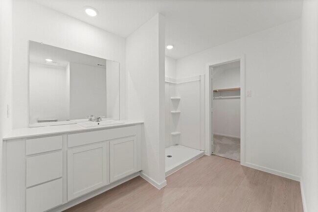 Photo - 468 Shoreview Dr
