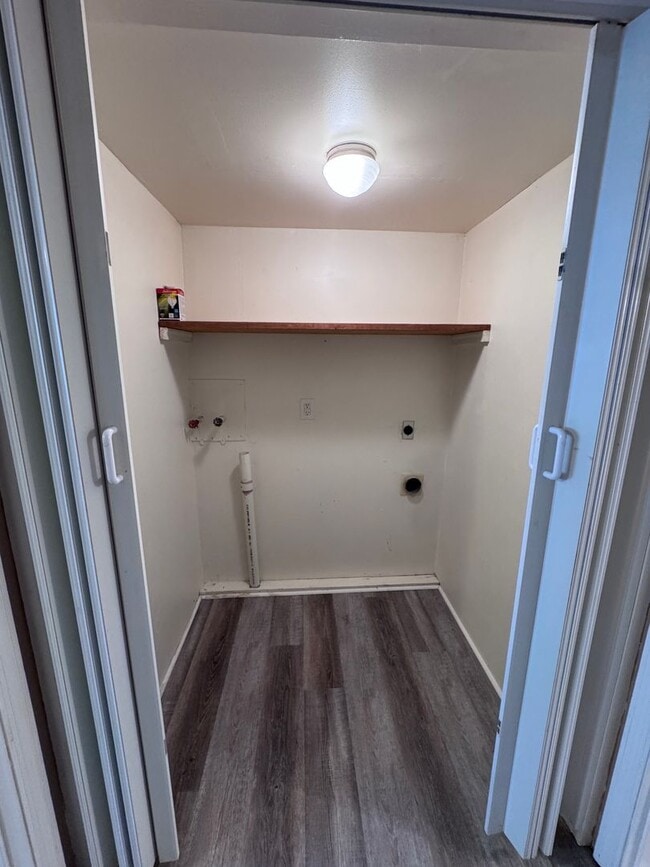 Building Photo - Legrande- 2116 Unit 2116 A