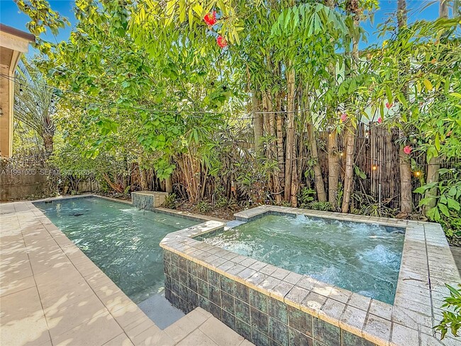 Photo - 1419 NE 4th Ct