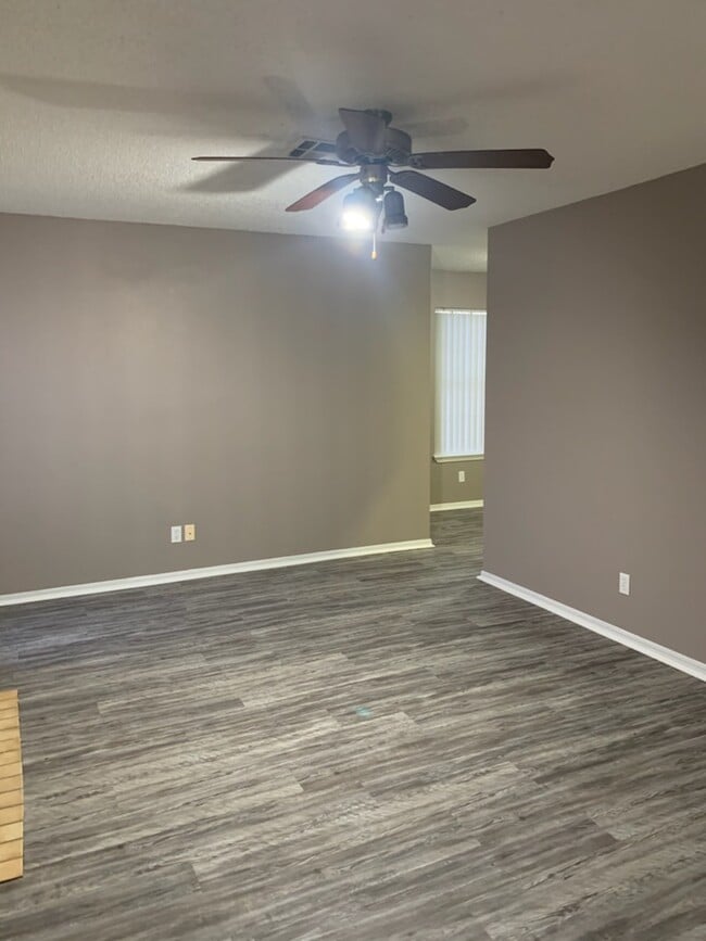 Vinyl Wood Plank Two-Tone Paint