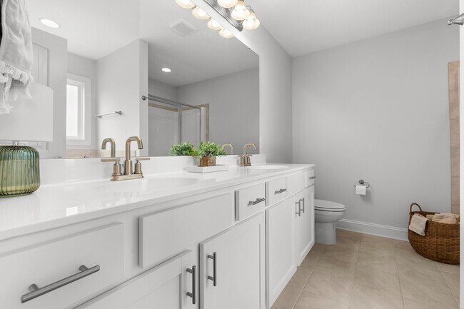 Photo - 924 Uplands Ln