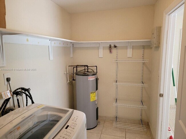 Photo - 150 E 6th St