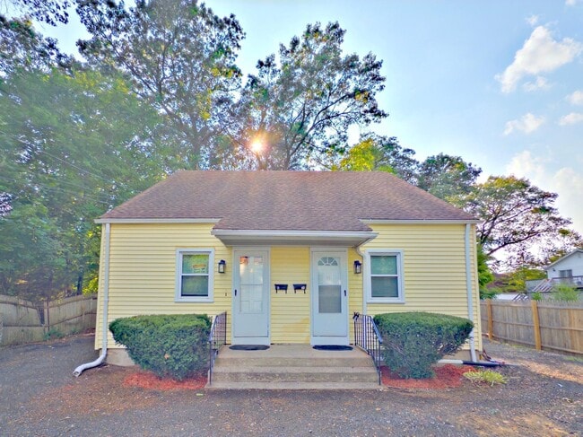 Building Photo - 8 Howard Ct