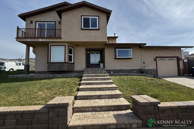 Building Photo - Beautifully Remodeled 4 Bed Home with Loft + Prime Location