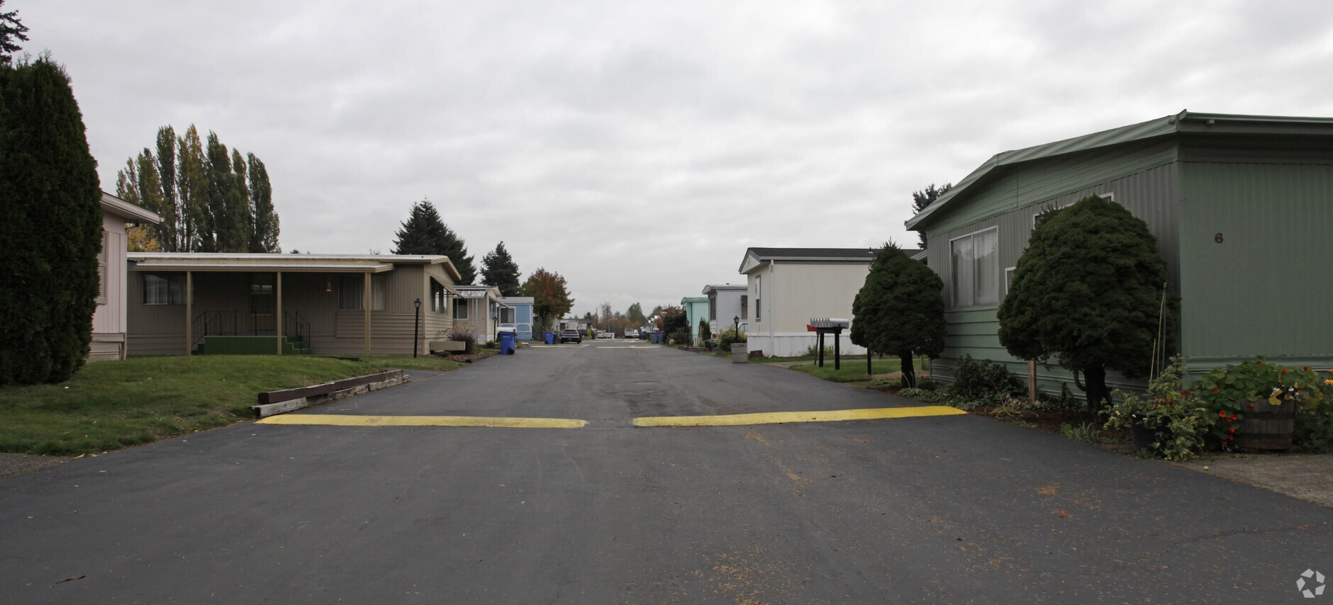 Photo - Lone Pine Mobile Home Park