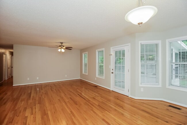 Photo - 426 Ivy Crest Dr