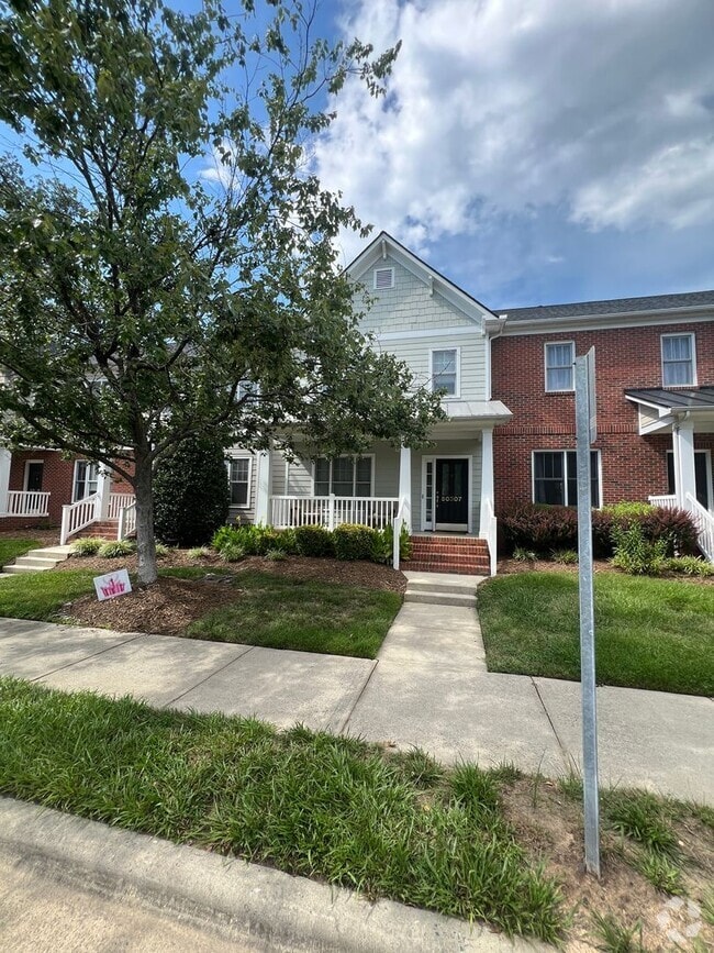 Building Photo - 3 Bed 2.5 Bath Townhome In Governors' Village