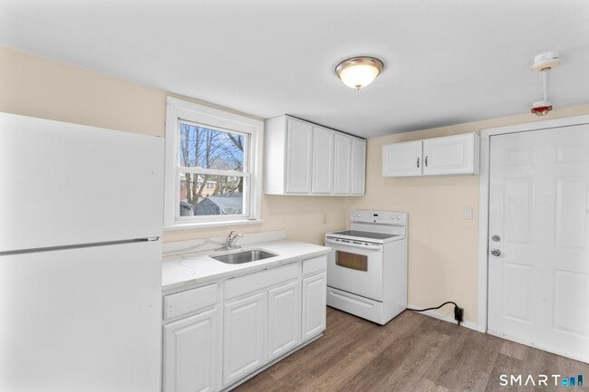 Building Photo - 313 High St Unit 1N