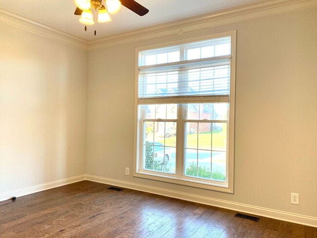 Photo - 1533 Edgewater Ln
