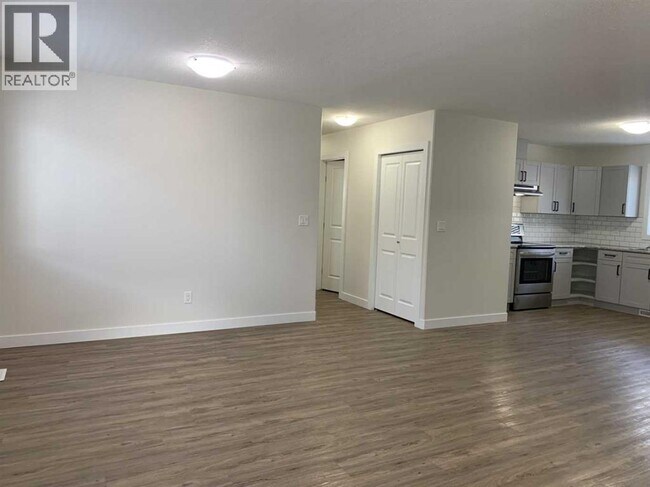 Photo - 9606-9113 113 Ave