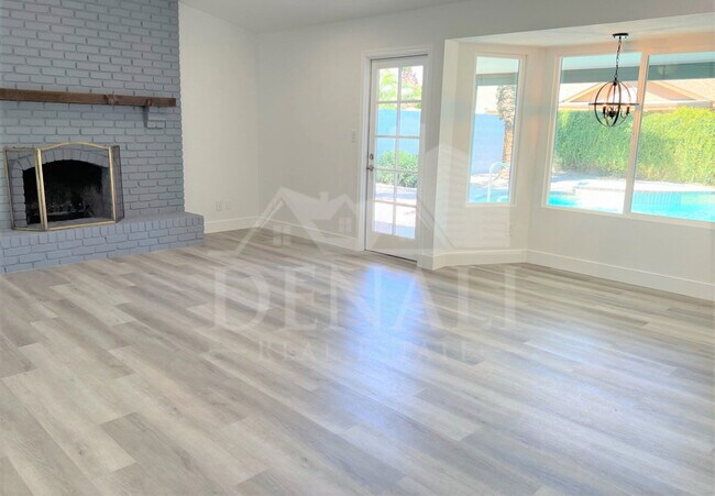 Photo - 618 W McNair St