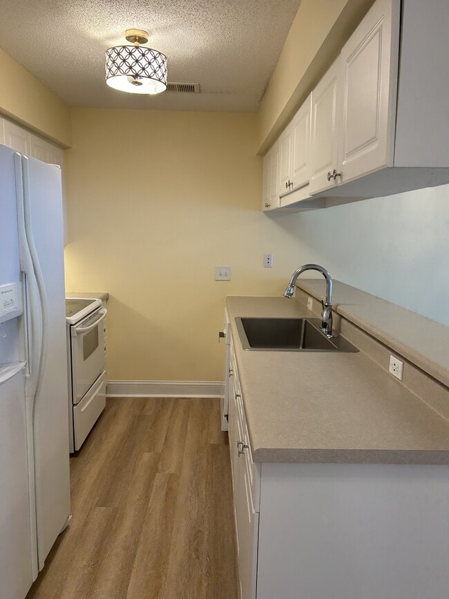 Photo - 627 Woodmoor Dr