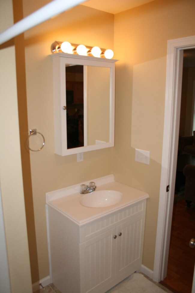 Baño - 1230 Montrose Ave