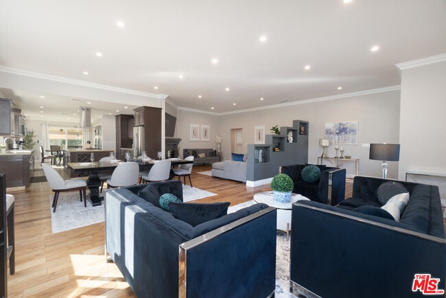 Photo - 5181 Densmore Ave