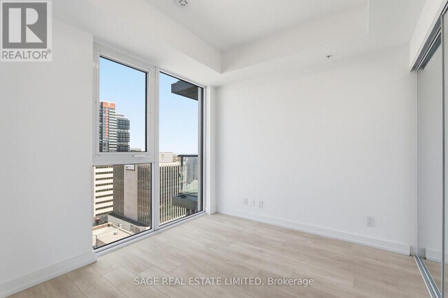 Photo - 75 James St S Unit 1404