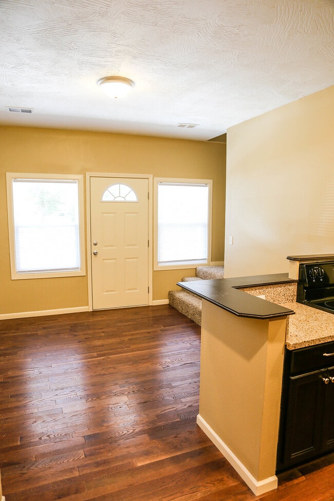 Photo - 512 S Main Ave