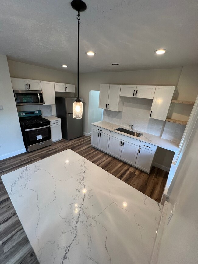 Building Photo - THE ALLAIRE Unit 2