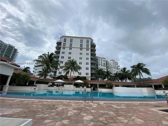 Building Photo - 19900 E Country Club Dr Unit 612 Rental