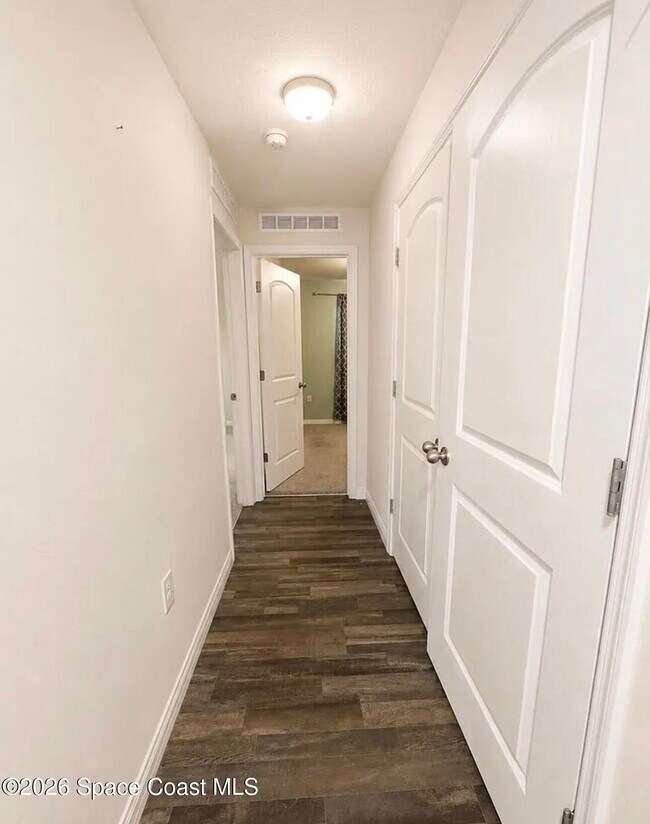 Photo - 251 Breakwater St SE