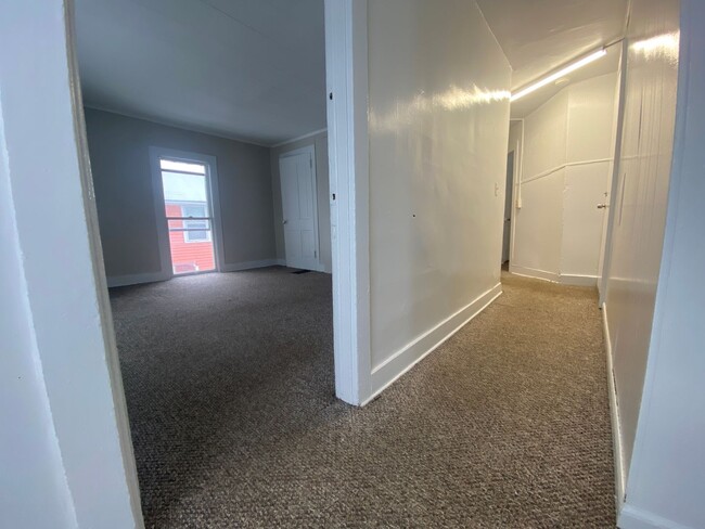 Photo - 804 W Walnut St Apartment Unit 2