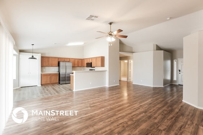 Photo - 422 N 110th St