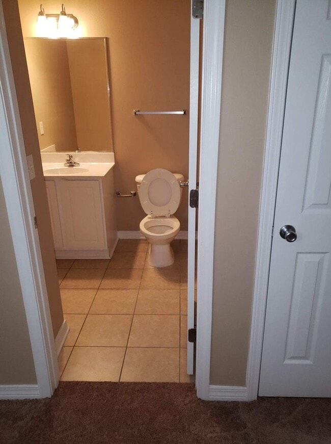 Photo - Cute townhome with 3 bd,2.5 bath, with garage near Tyndall AFB, restaurants and shopping.