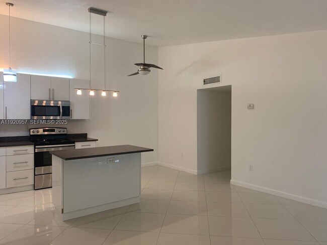 Photo - 907 NE 199th St Unit 204