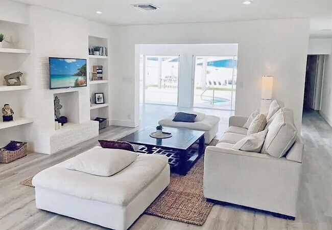 1919 Sunrise Key Blvd