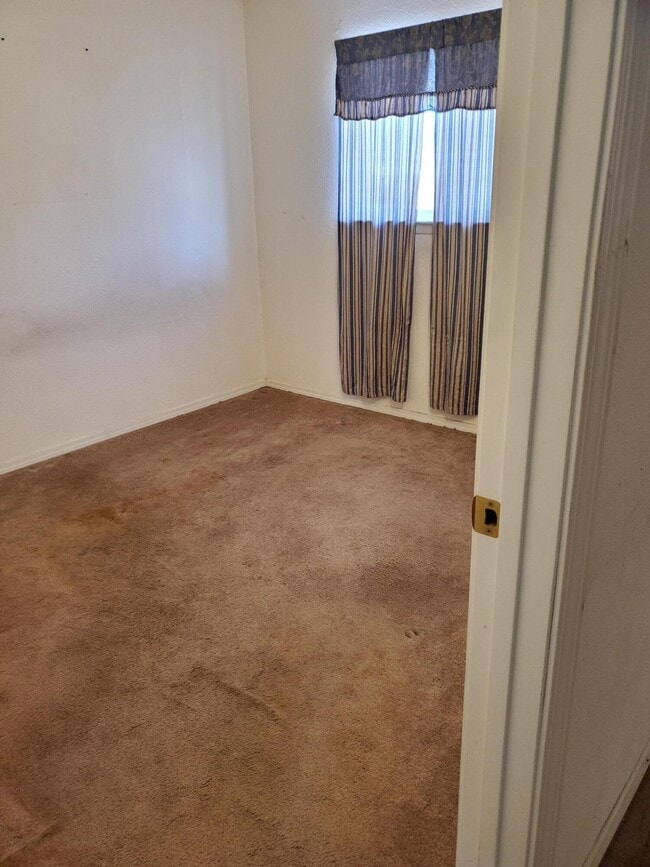 Photo - 1428 Saunders Rd SW