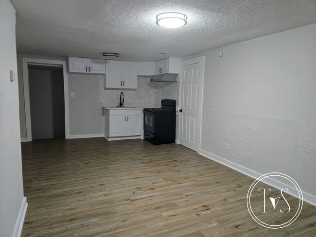 Photo - RATE DROP ALERT (was $1950/month)!