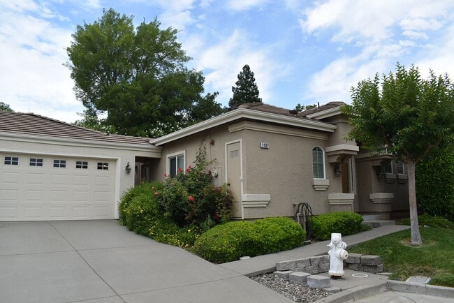 Building Photo - Wonderful gated Bentley Square HOA home in Browns Valley!