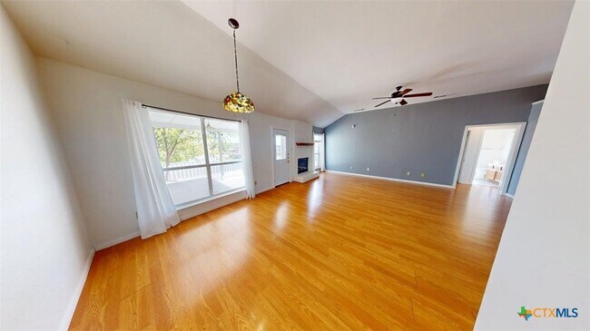 Photo - 411 Tomahawk Dr House