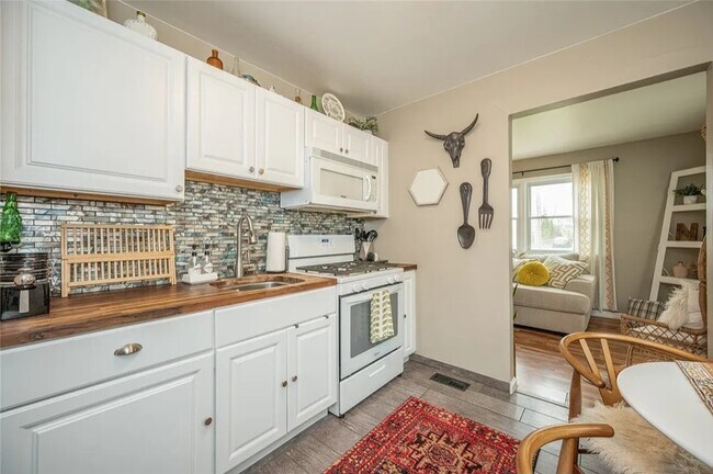 Photo - 4044 51st St