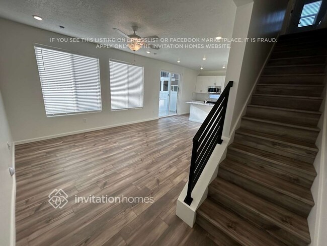 Photo - 328 N Broadway Dr