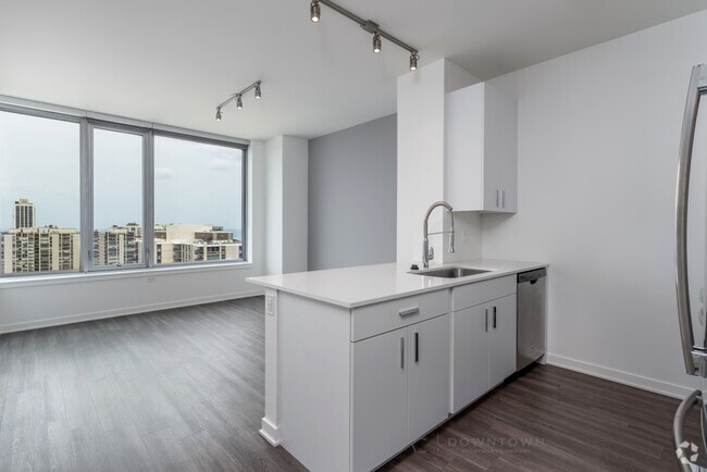 Building Photo - 1254 N La Salle Dr Rental