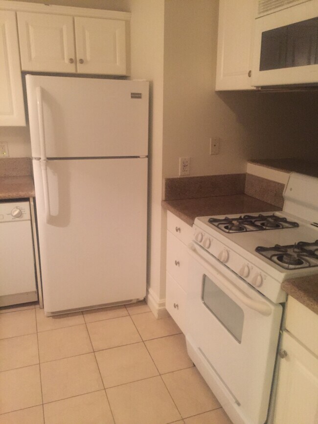 Photo - 1066 Gladys Ave Unidad 3 Rental