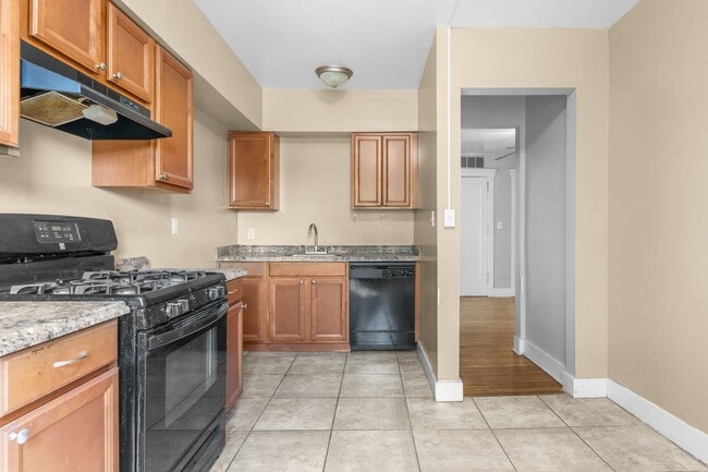 Building Photo - 5 Mather St Unit 2