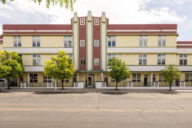 Building Photo - Modern Art Deco Two Bedroom Condo in Nob Hill
