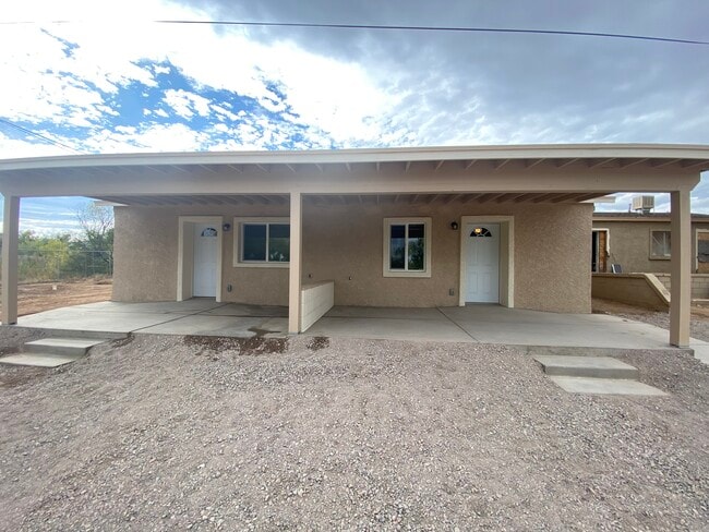 Building Photo - 1001 Elledge Dr Unit 1 Rental