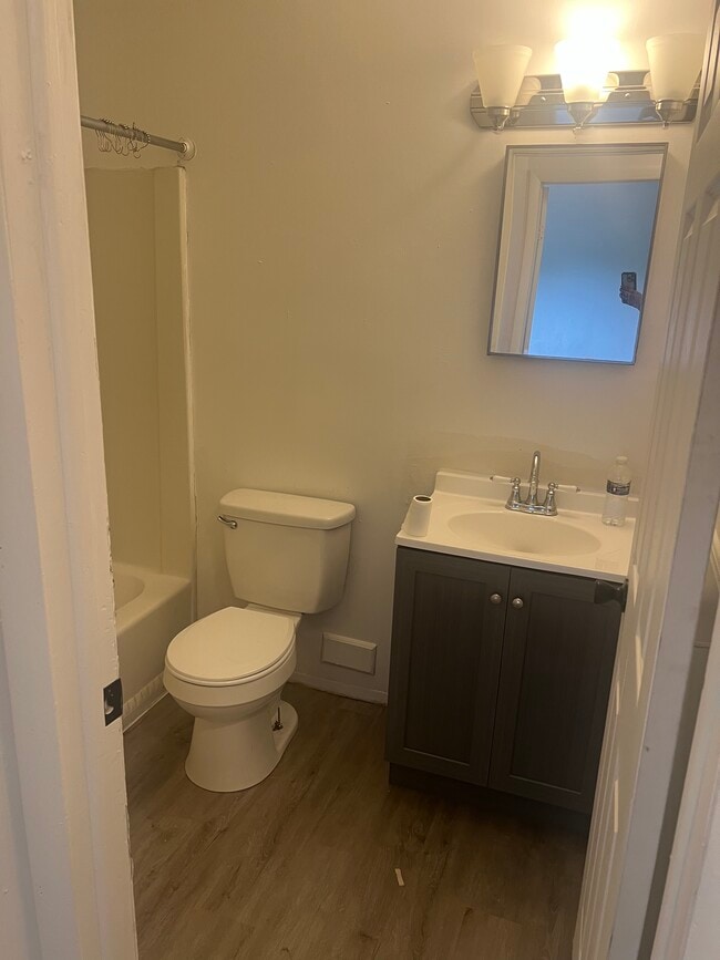 Photo - 1215 Thurber St