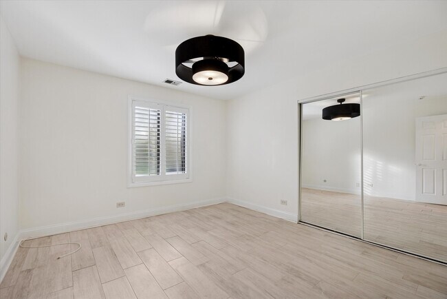 Photo - 801 79th St Unidad 105