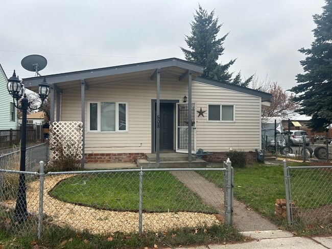 3 Bedroom/1 bath Home avaiable now. - 3 Bedroom/1 bath Home avaiable now.
