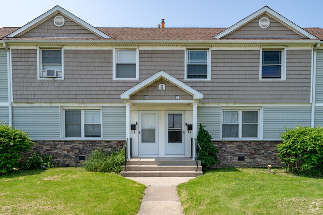 Photo - Packard Court Apartamentos