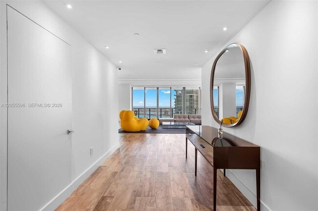 650 NE 32nd St Unit 5201