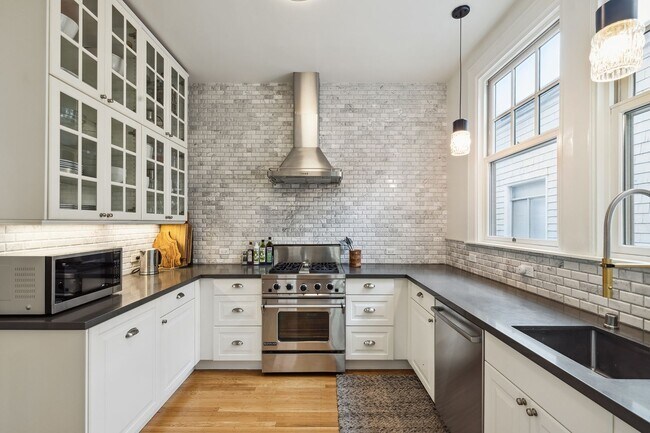 Photo - 4Bd/2Ba Edwardian in Presidio Heights