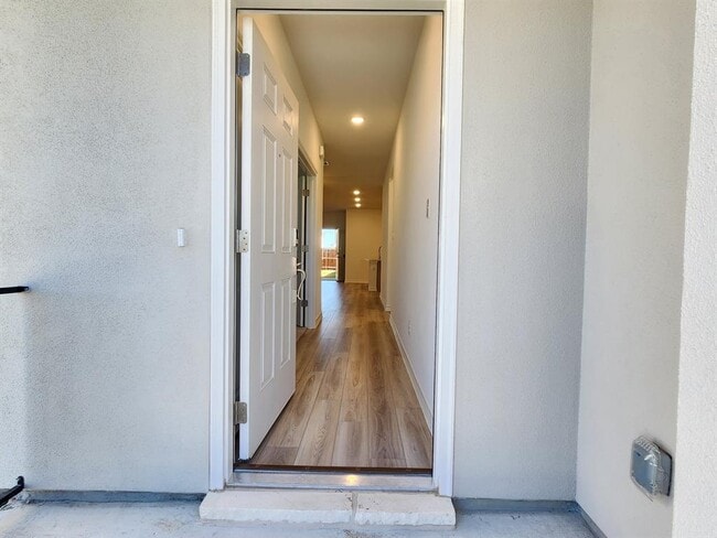 Photo - 202 Doodle Ln