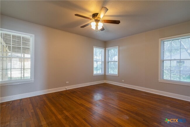Photo - 609 S Pecan Ave