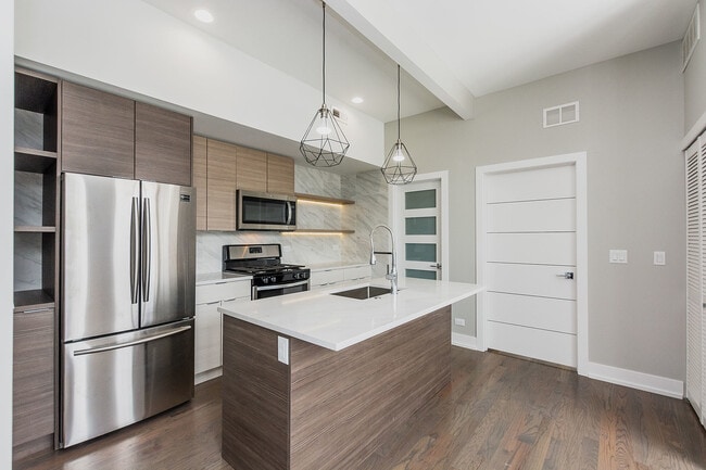 Photo - 2450 W Chicago Ave Unit 3F