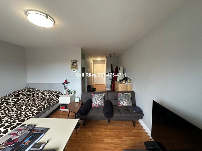 Building Photo - 35 Glencoe St Unit 35